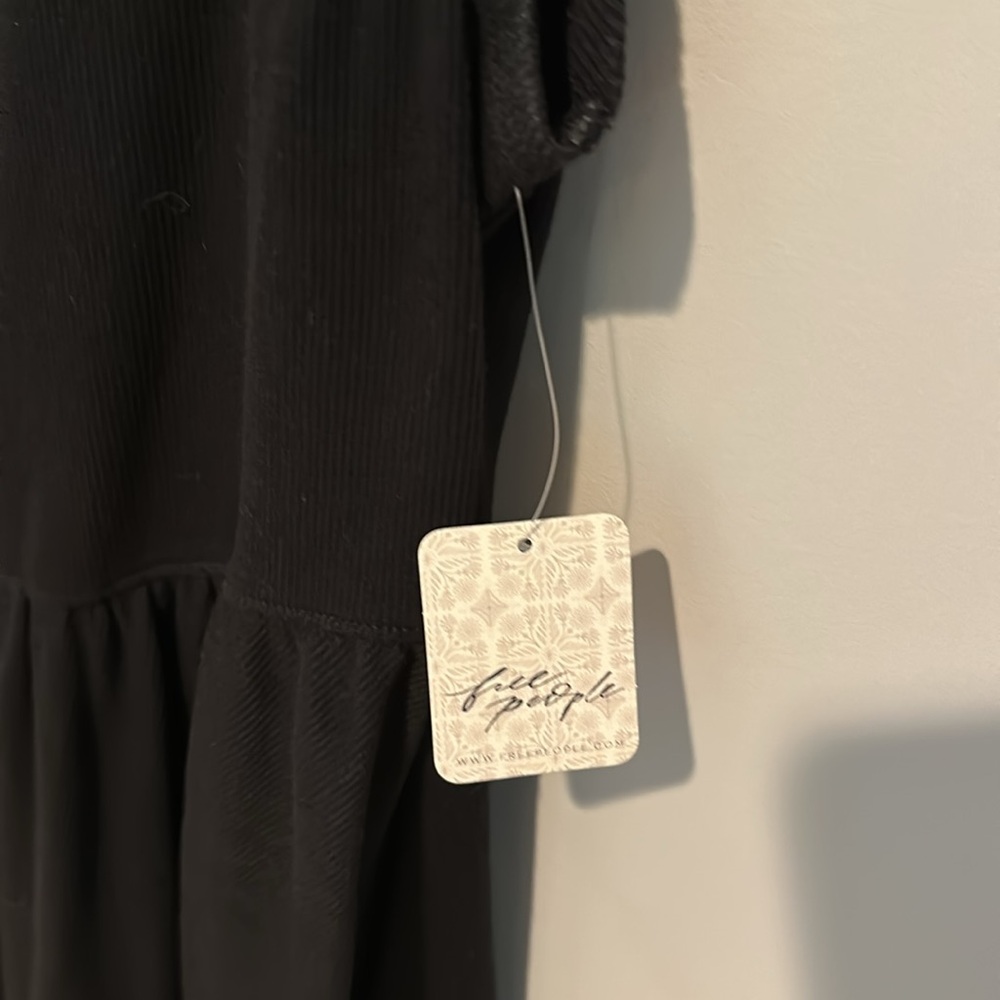 We The Free Black Sleeveless Top - Picture 3 of 7
